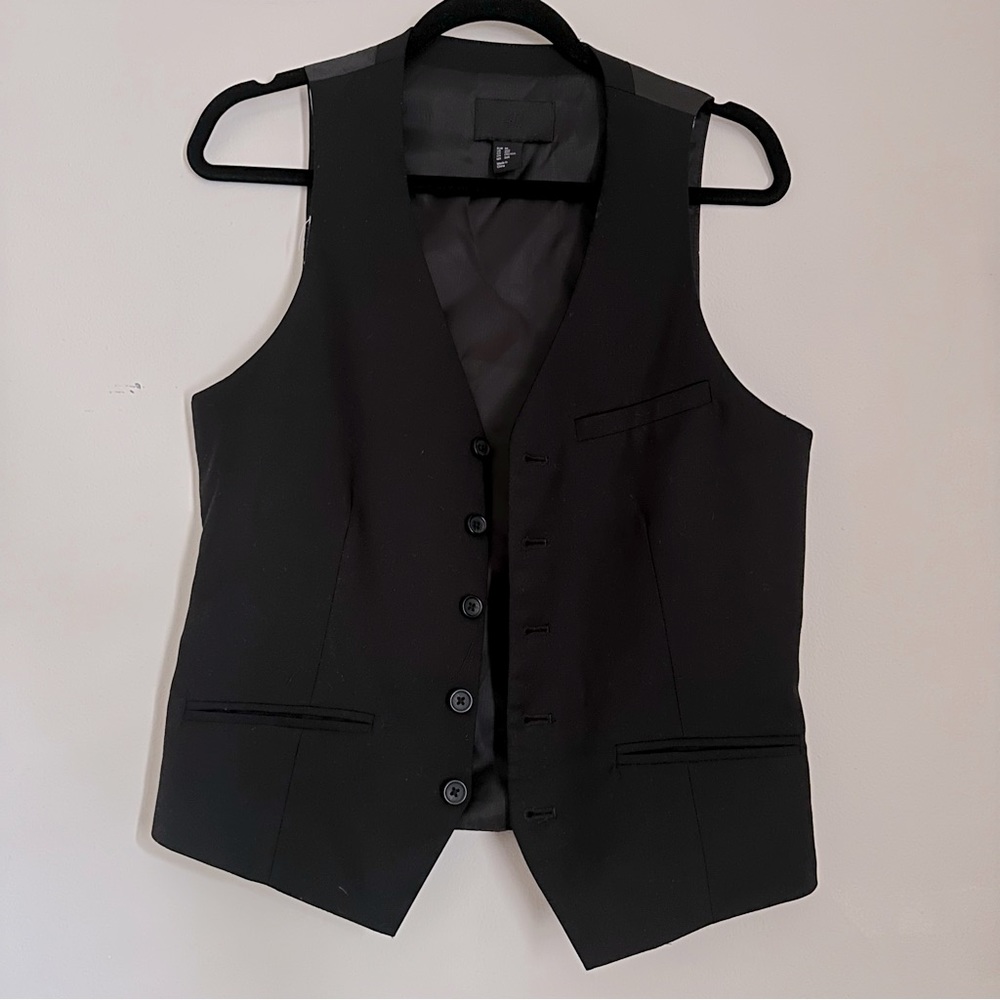 Black H&M men’s vest with pinstripe lining size 34R